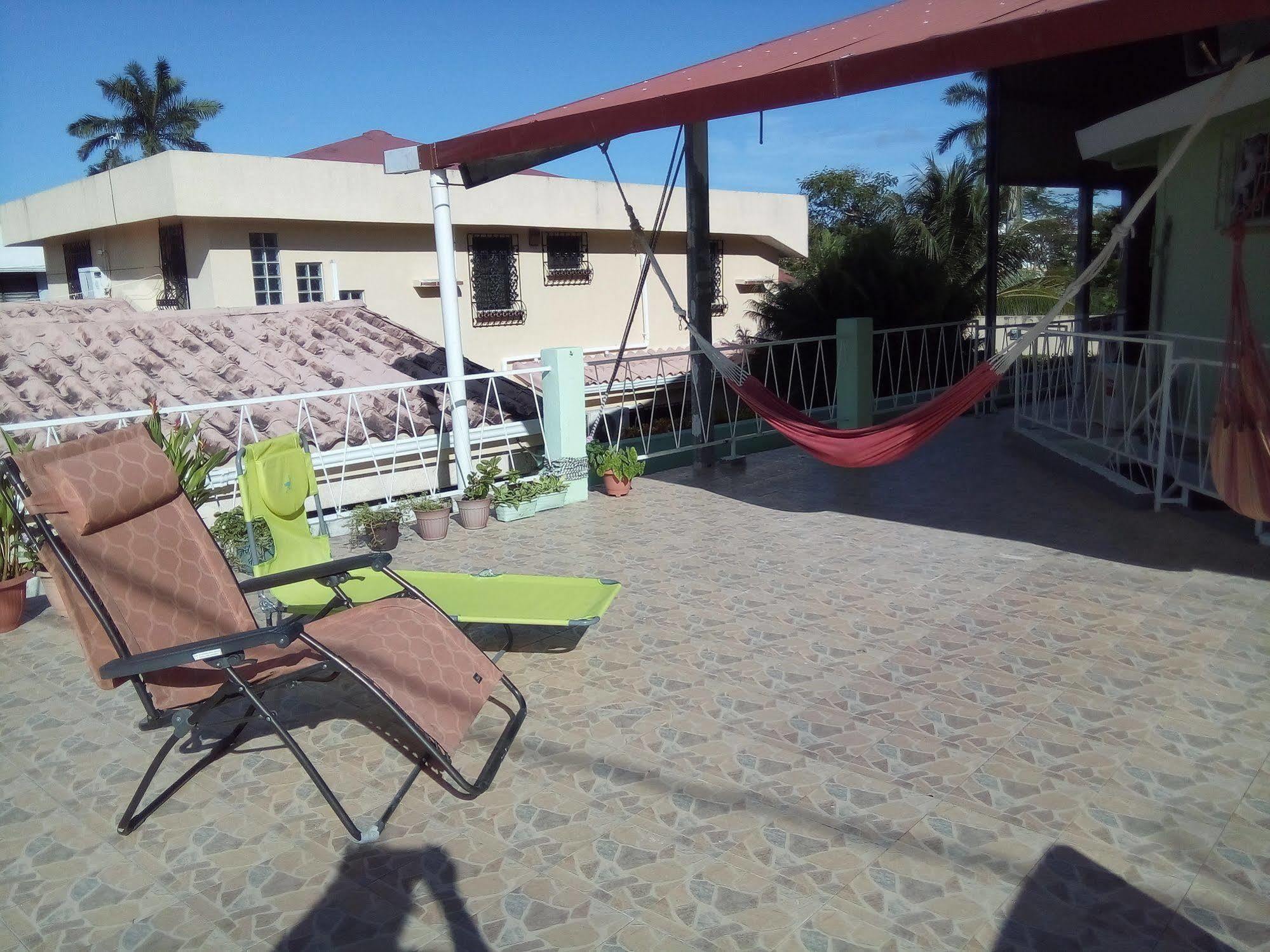 The Red Hut Inn Белиз-Сити Экстерьер фото